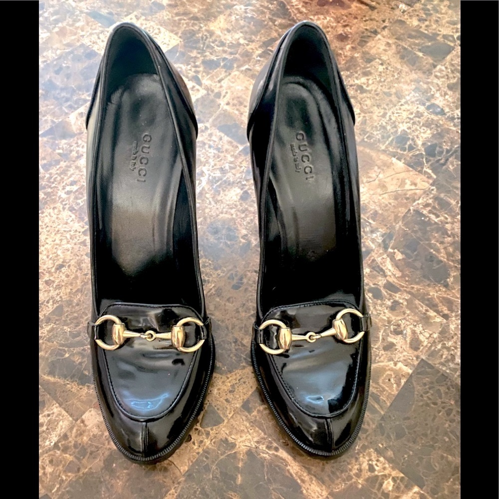 Black Gucci Patent Leather High Heel Shoes with Gold Horse bits - Size 7